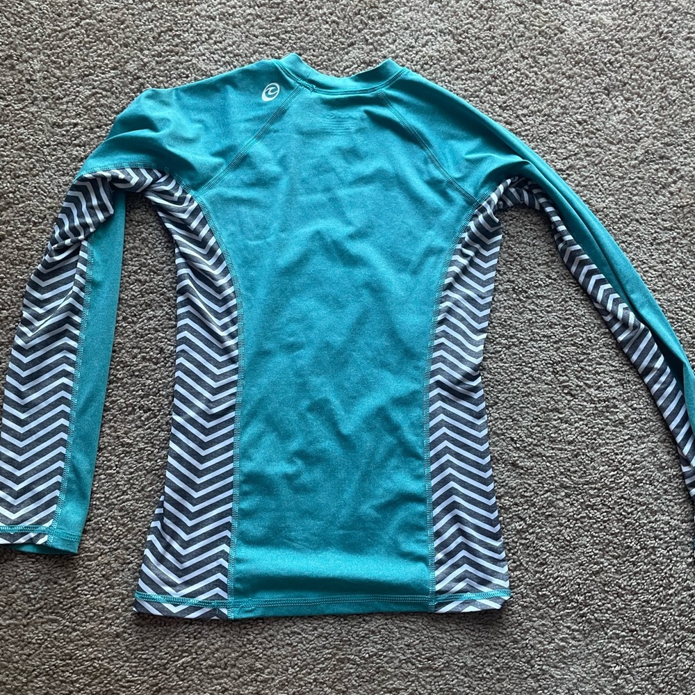 Rip Curl Rash Guard - Picture 4 of 4